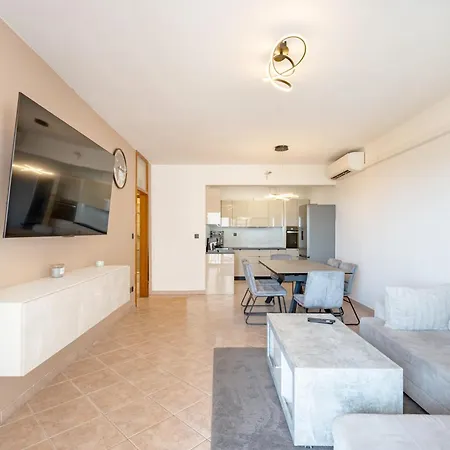 Rina With Heated Jacuzzi 아파트 *