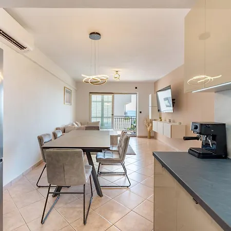 아파트 Rina With Heated Jacuzzi