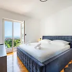 Rina With Heated Jacuzzi Apartment