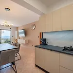 Rina With Heated Jacuzzi Apartman Split