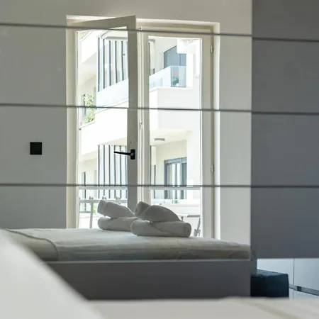 Rina With Heated Jacuzzi Apartmán Split