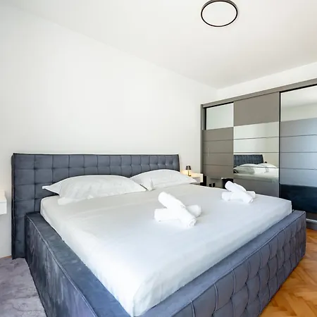 Apartmán Rina With Heated Jacuzzi *