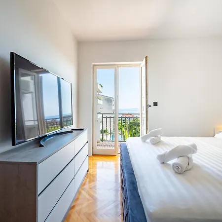 Apartmán Rina With Heated Jacuzzi Split